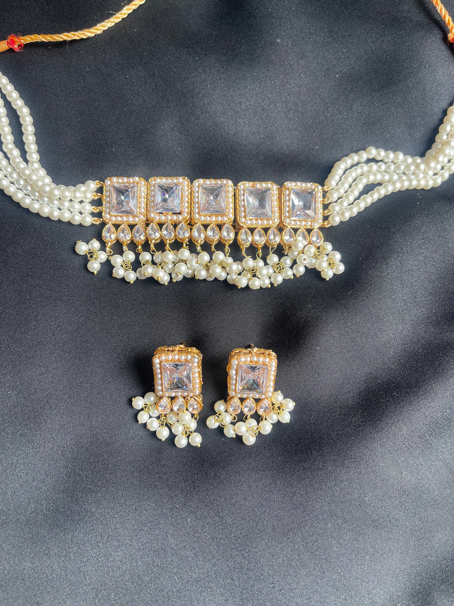 Lumina Pearl Choker
