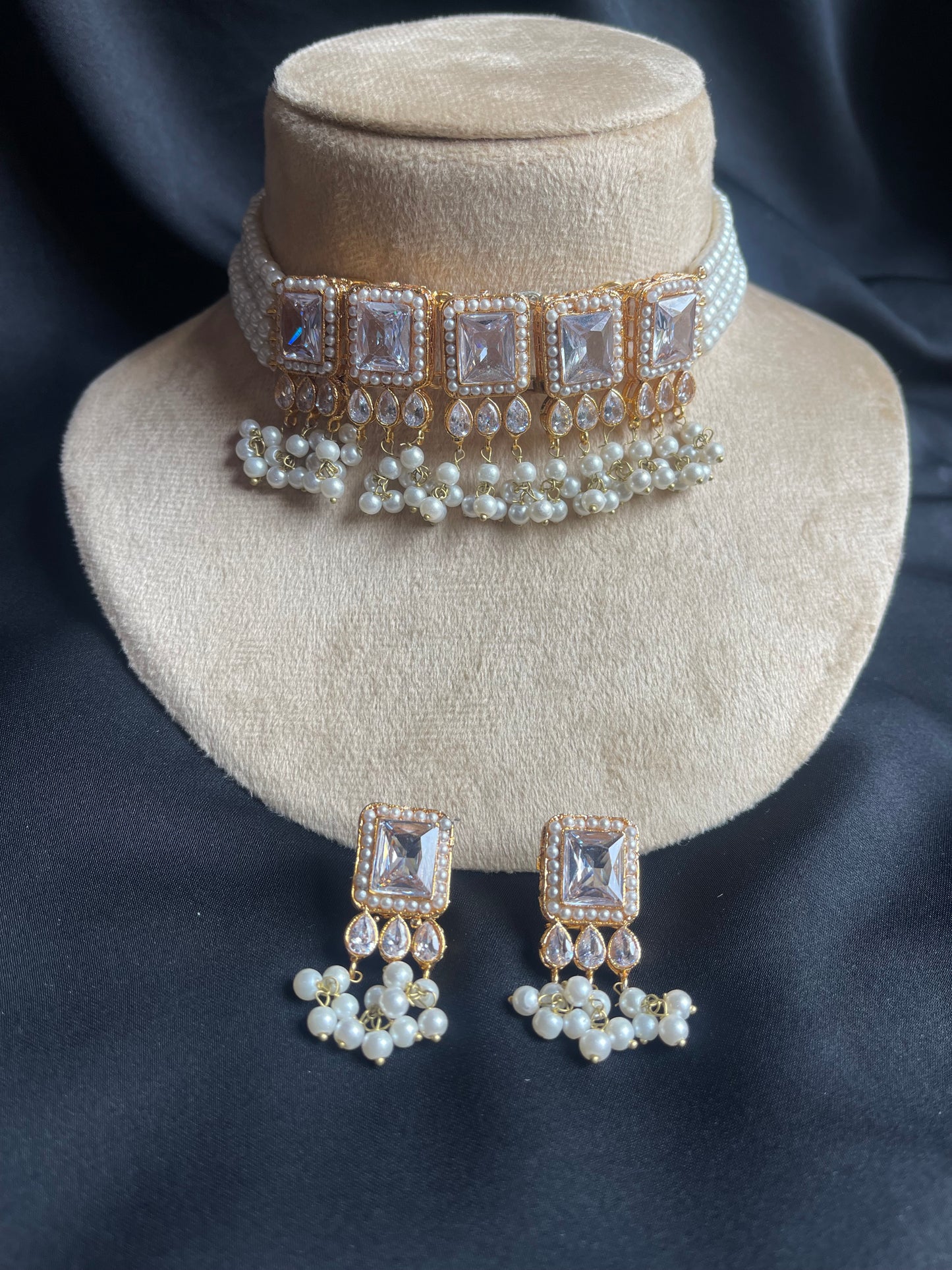 Lumina Pearl Choker