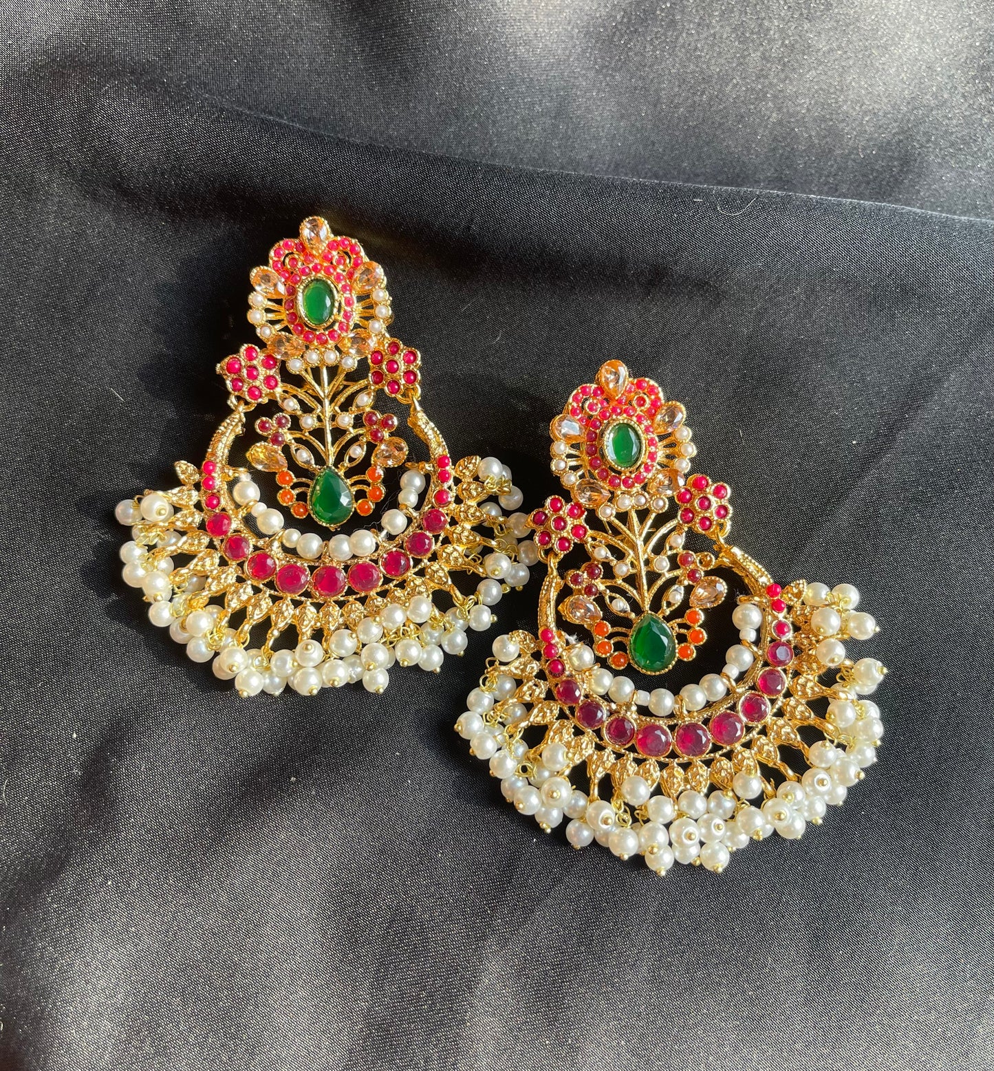 Ruhani Gold-Plated Bindiya – Green & Ruby Pink Stones with White Pearls