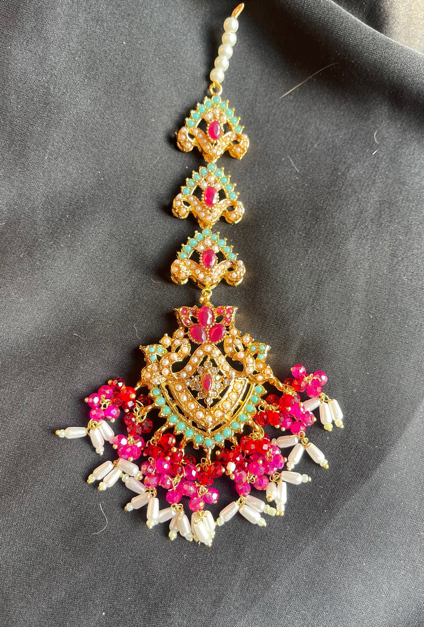 Rangika Gold-Plated Bindiya – Pink Stones & Vibrant Pearls