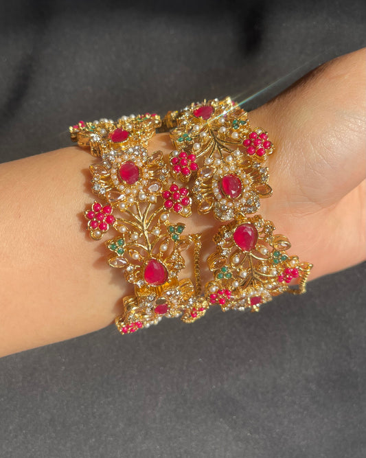 Geet  Nauratan Bangles